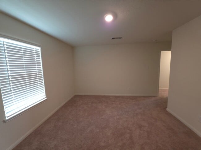 Building Photo - 305 Lone Mountain Dr