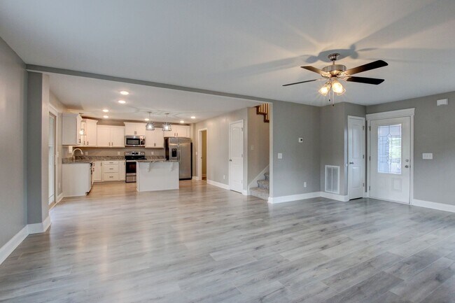 Building Photo - Beautiful Two Story Home With hardwood Flo...