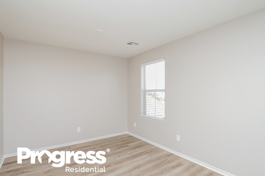 Building Photo - 9522 Green Spruce St