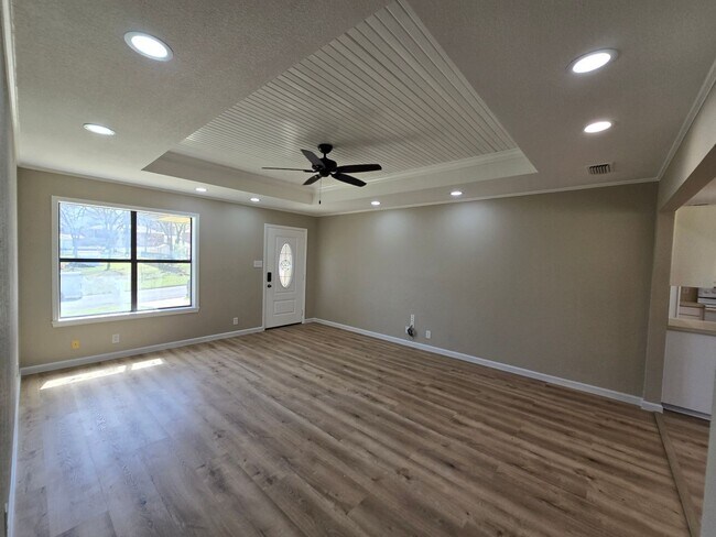 Building Photo - Charming Newly Remodeled Rental Home in a Quiet Neighborhood