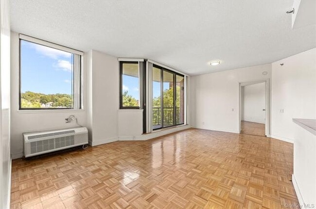 Building Photo - UHartty