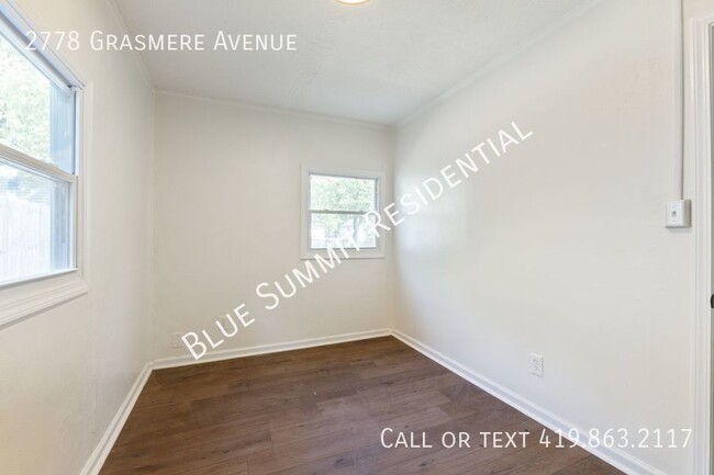 Building Photo - ***Rental Special $300*** Charming and Mod...