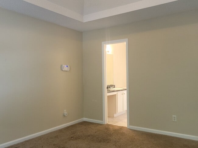 Building Photo - Great In-Law Suite Property - Master on Up...