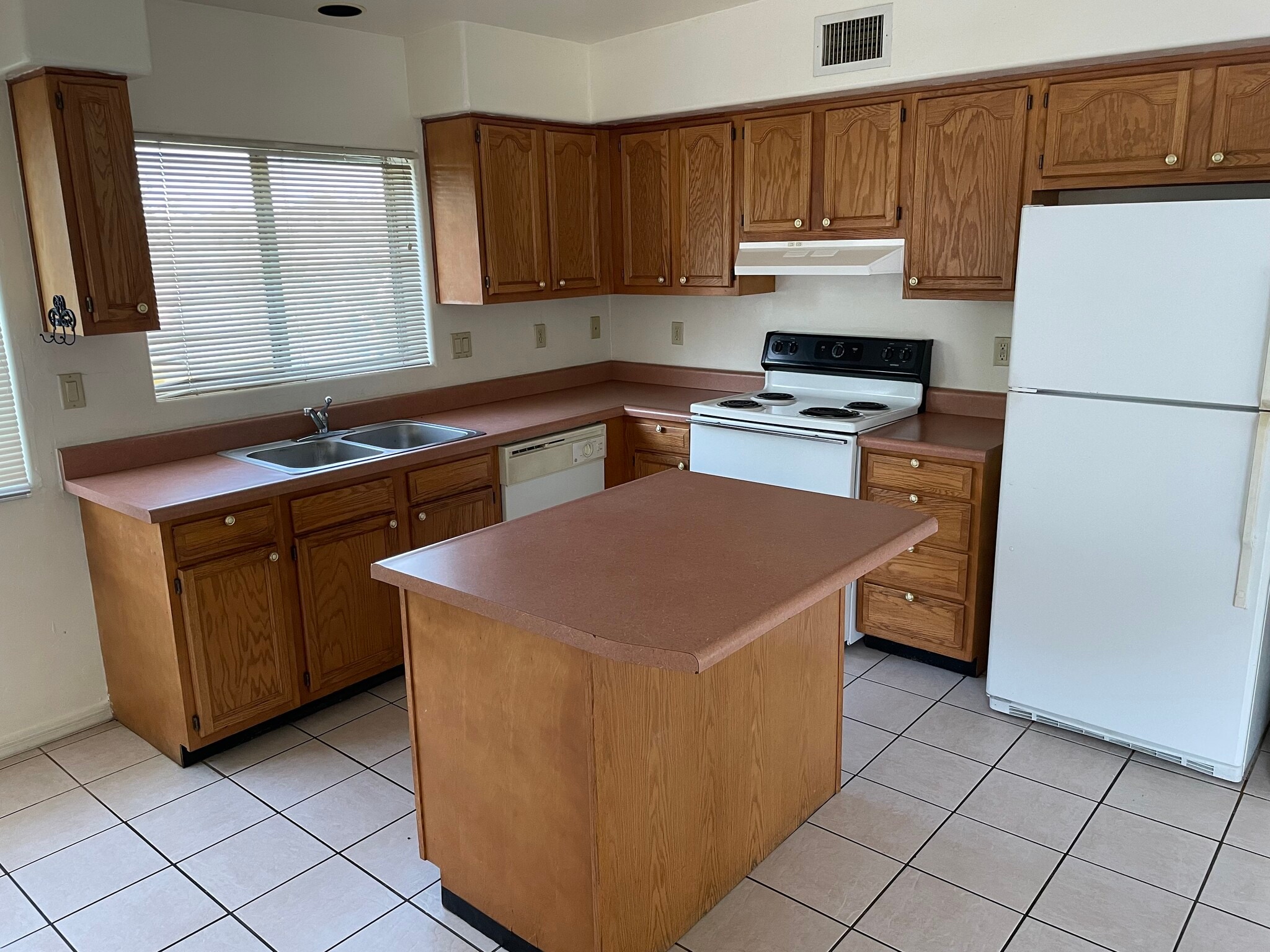 Kitchen - 2536 N Corinthian Garden Dr