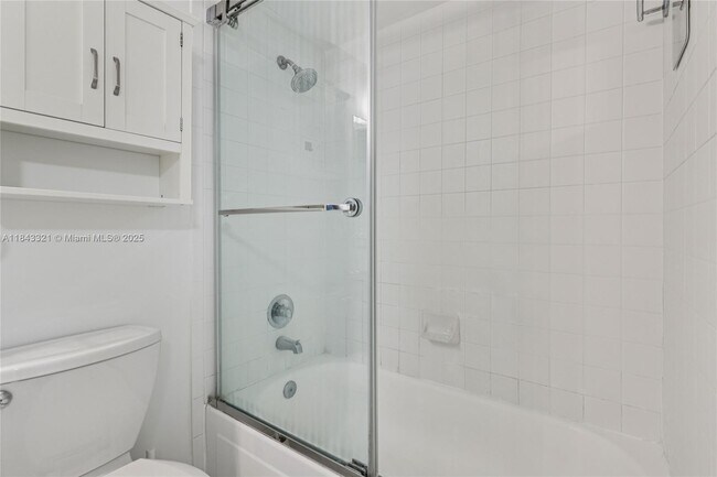 Building Photo - 540 Brickell Key Dr
