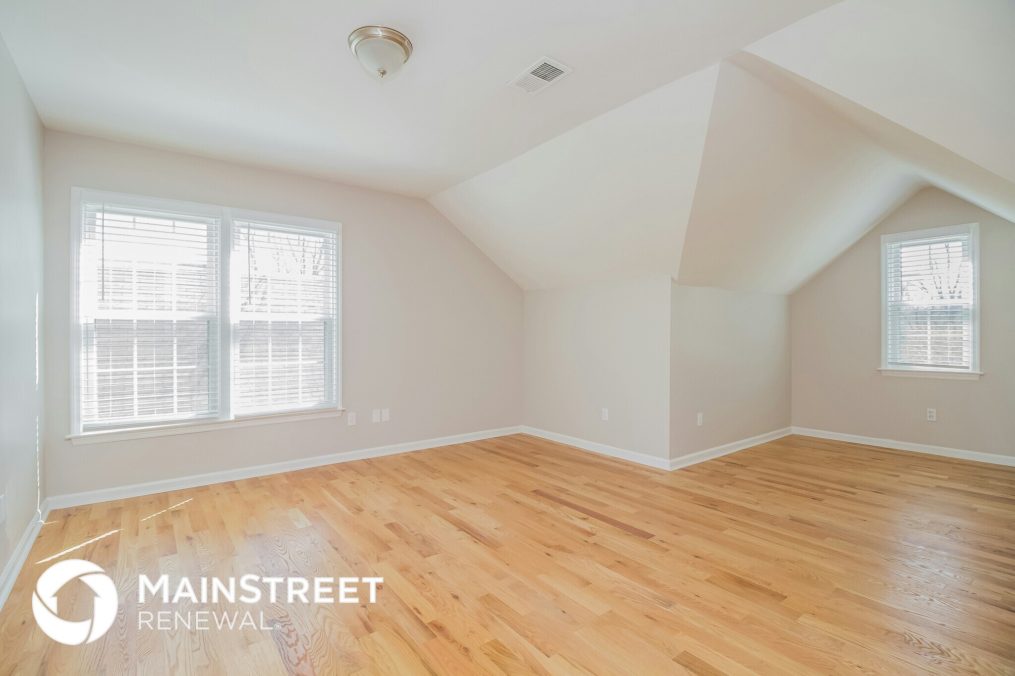 Building Photo - 4352 Cambridge Dr