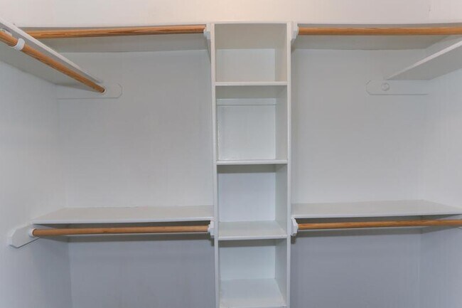 Building Photo - 4409 Cambridge Dr