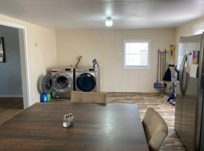 Building Photo - 603 S Ross Blvd