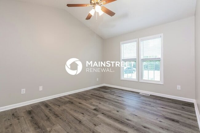 Building Photo - 3 Bedroom Pet-Friendly Home in Zebulon, NC with Main Street Renewal
