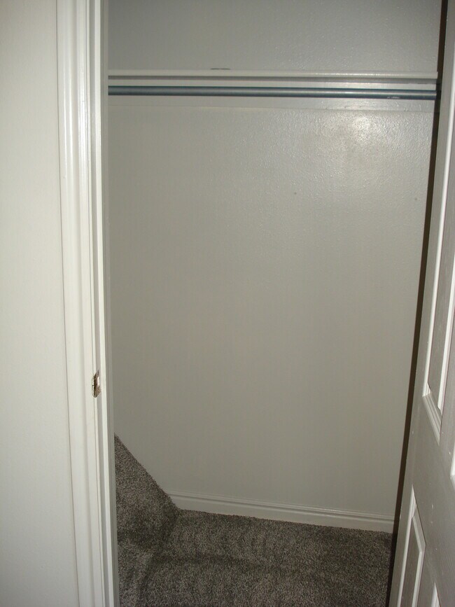 Building Photo - 60 E 200 N