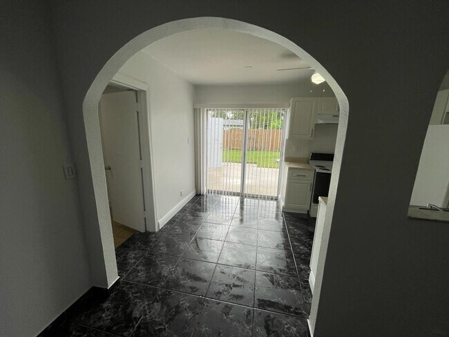 Building Photo - 1730 SW 64th Terrace