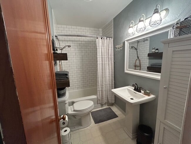 Building Photo - Charming 3 Bedroom, 2 Bath House on the East Side of Kalispell