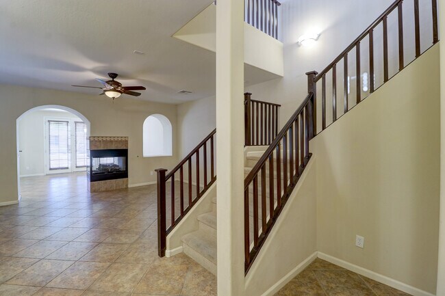 Building Photo - 15359 W Columbine Dr