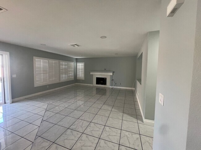 Building Photo - $500 off your first month rent! Beautiful 4bed with large loft, 3bath Colton Home!