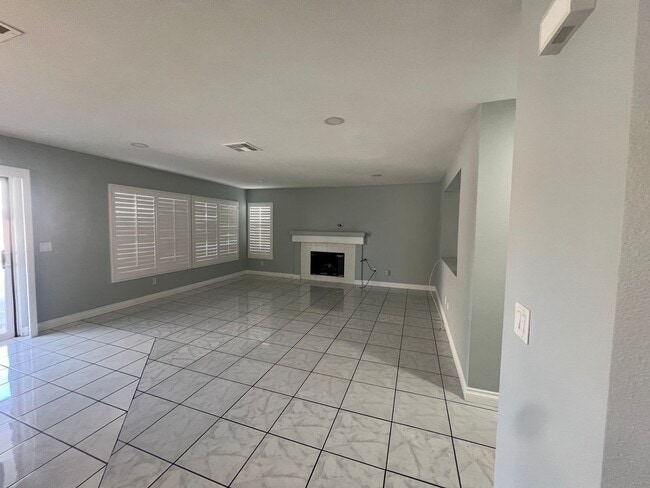 Building Photo - ***Open showing Tues 3/17/2026 !pm-2pm $500 off your first month rent! Beautiful 4bed with large ...
