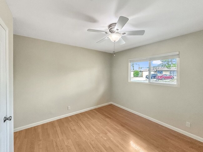 Building Photo - Beautiful 3B/2BA w/ Updated Kitchen and Pool in Clairemont!