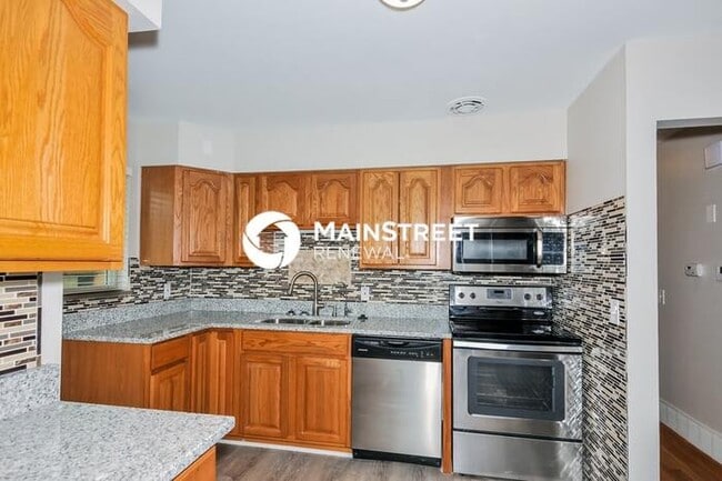 Building Photo - 3 Bedroom Pet-Friendly Home in St. Charles...