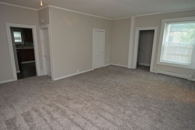 Building Photo - Updated 5 Bedroom House for Rent Near Downtown!