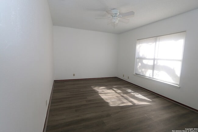 Building Photo - 6943 Sunshine Tree Dr