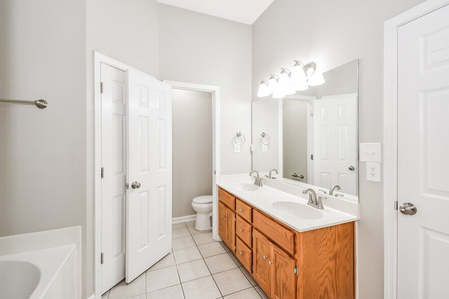 Building Photo - 1337 Pendulum Dr N