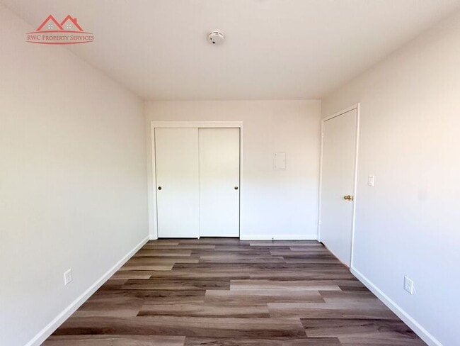 Building Photo - 411 College Ave