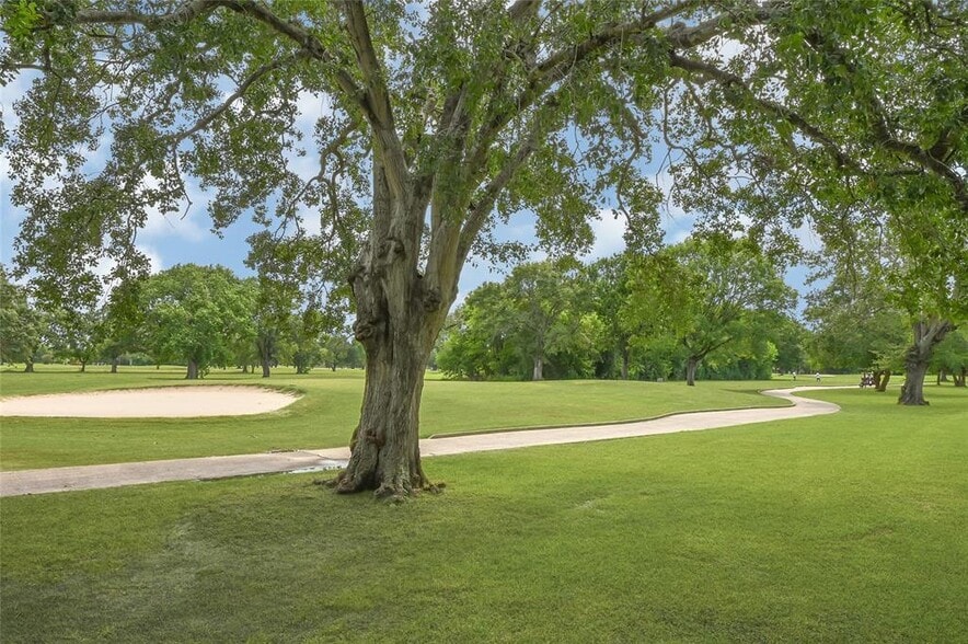 Building Photo - 8409 Sands Point Dr