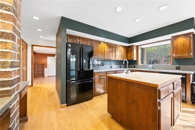 Building Photo - 8178 Old Sunridge Dr