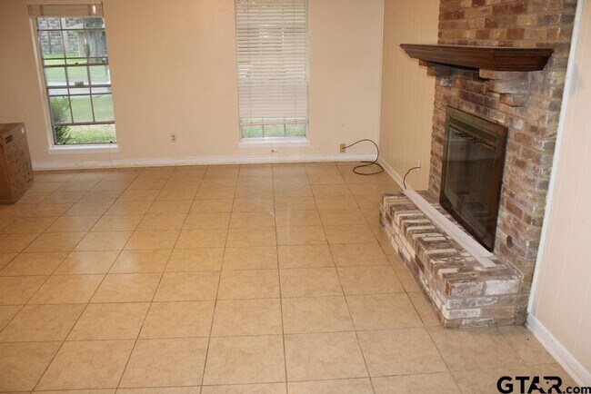 Building Photo - 1220 Brookshire Dr
