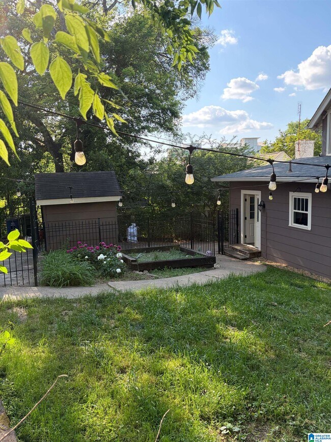 Building Photo - 2717 Caldwell Ave S