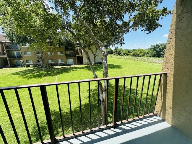 Building Photo - 206 Benoist Farms Rd