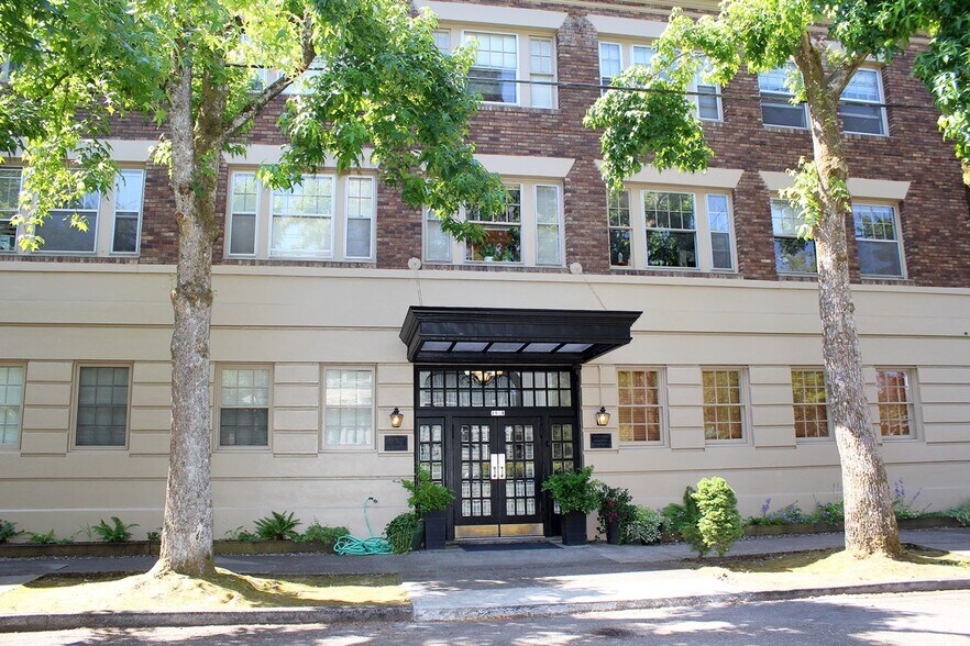 Building Photo - 1928 SW Laurel St