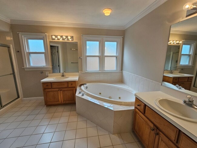 Building Photo - Lafayette Shores
