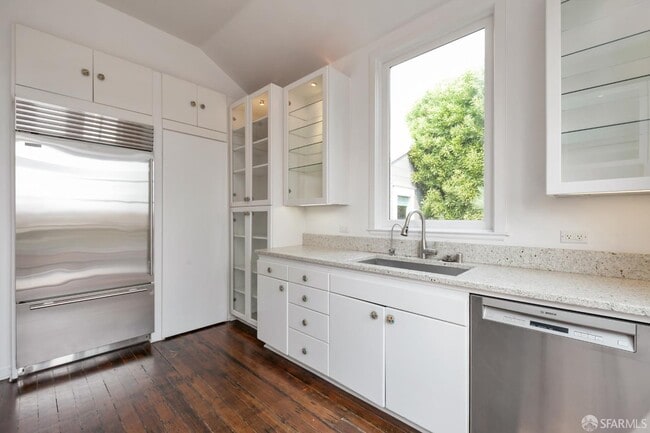 Building Photo - 2109 Bush St