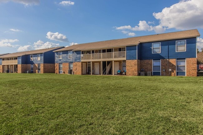 Building Photo - Marina Villas