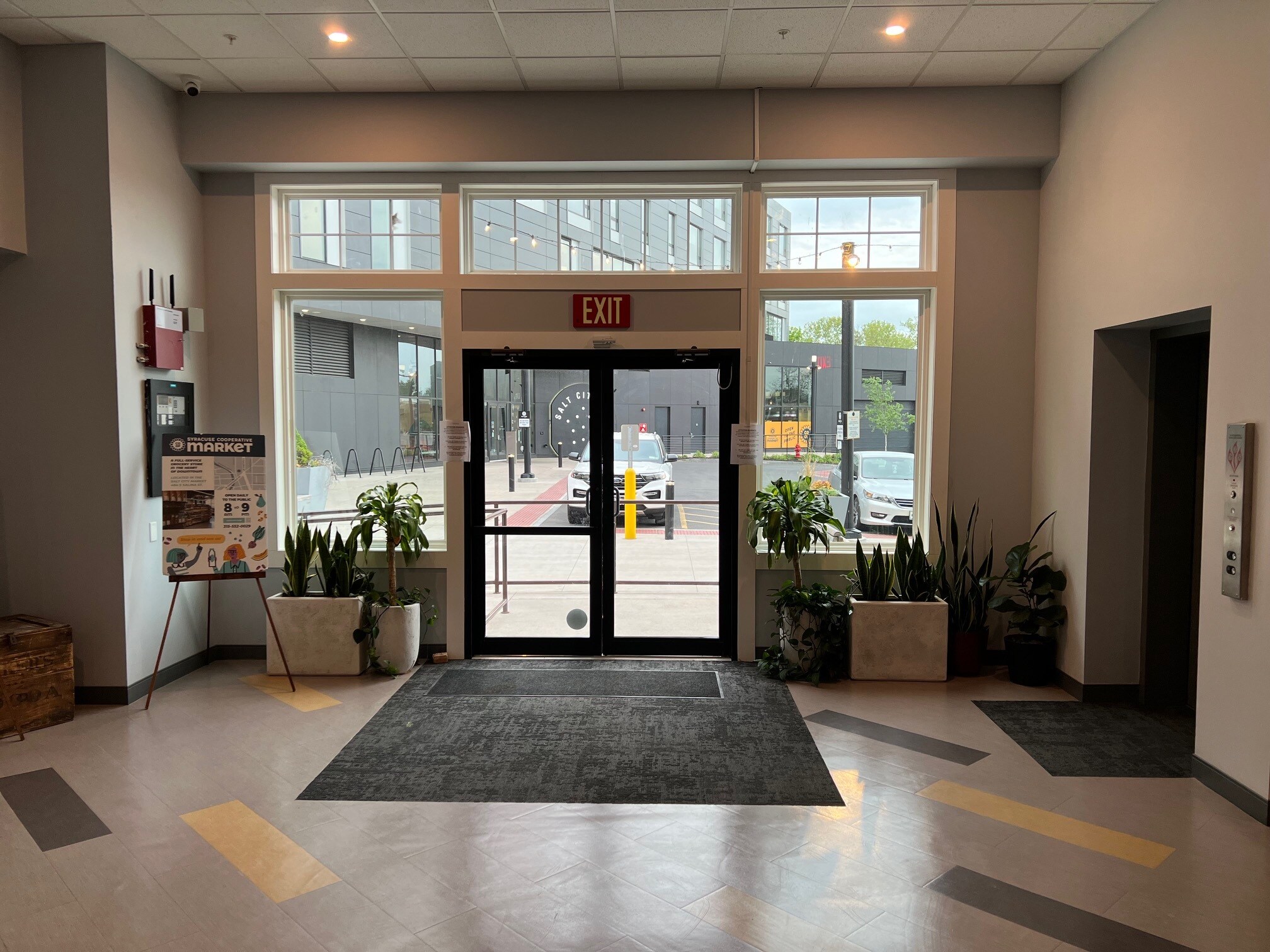 Courtyard Entrance - 480 S Salina St