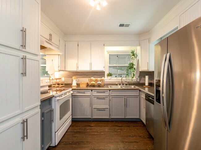 Building Photo - 2243 Guerry Ave