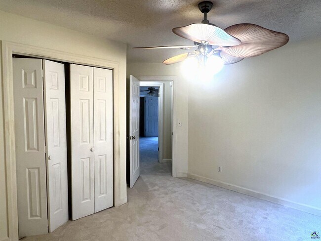 Building Photo - 115 Wedgewood Ct