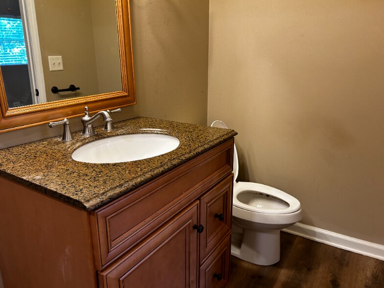 Building Photo - 105 Cardinal St