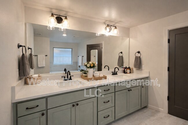 Building Photo - 9212 SW 41st St