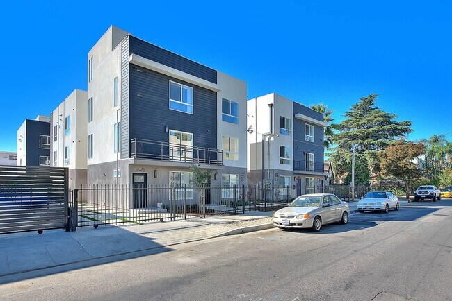 Building Photo - 11732 Hamlin St