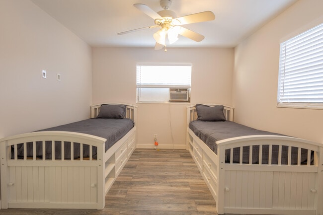 Building Photo - 714 S Arnold Ave