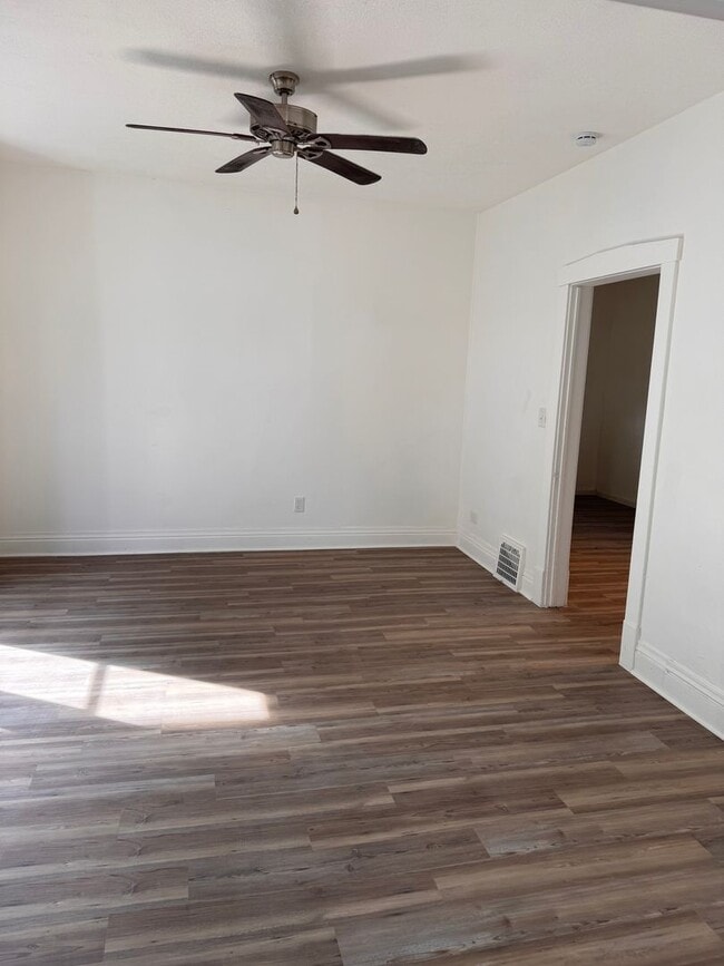 Building Photo - 534 S Oakland Ave