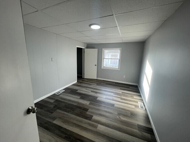Building Photo - 615 S Washington St