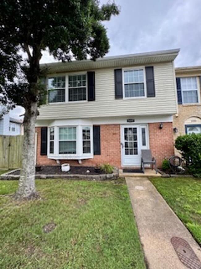 Primary Photo - Beautiful 4 Bedroom Townhome