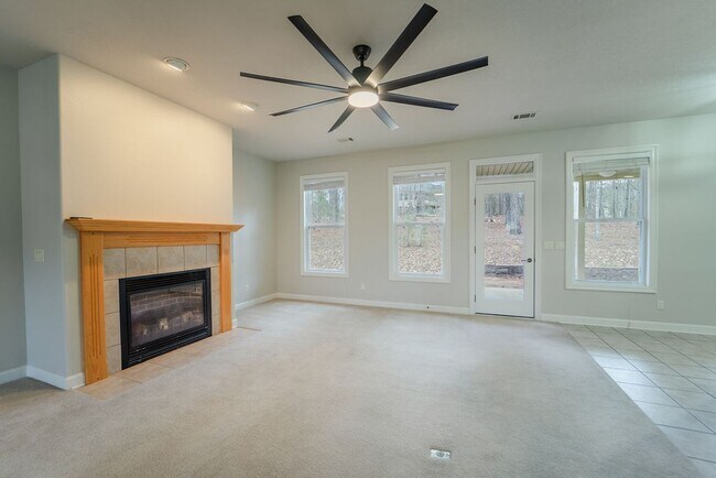 Building Photo - Charming 4 bedroom, 2 bathroom located in the picturesque Hot Springs Village