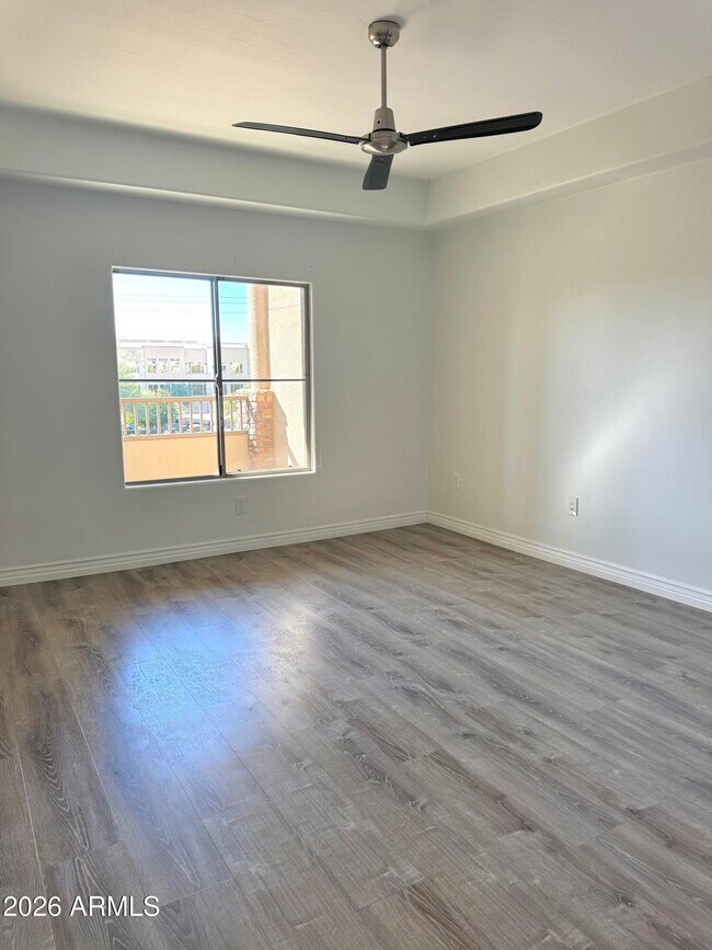 Building Photo - 5450 E Deer Valley Dr