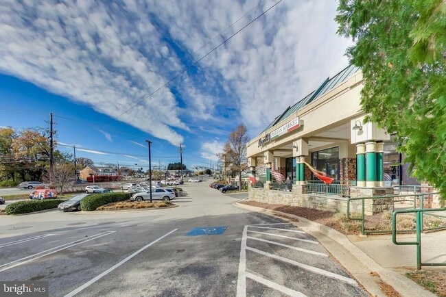 Building Photo - 16 Orchard Dr