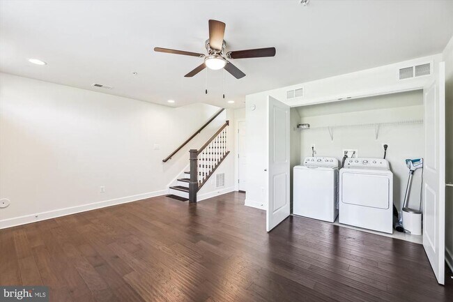 Building Photo - 4709 Van Buren St