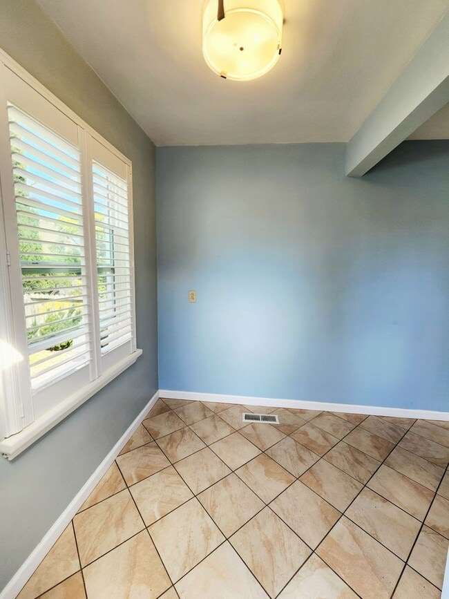 Building Photo - Two bed house in San Mateo
