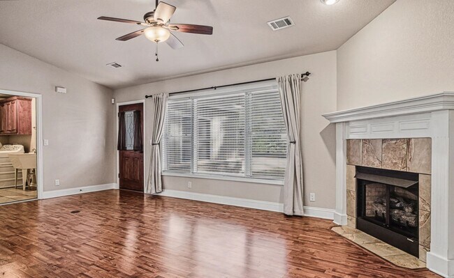 Building Photo - 16 Jubileo Ln